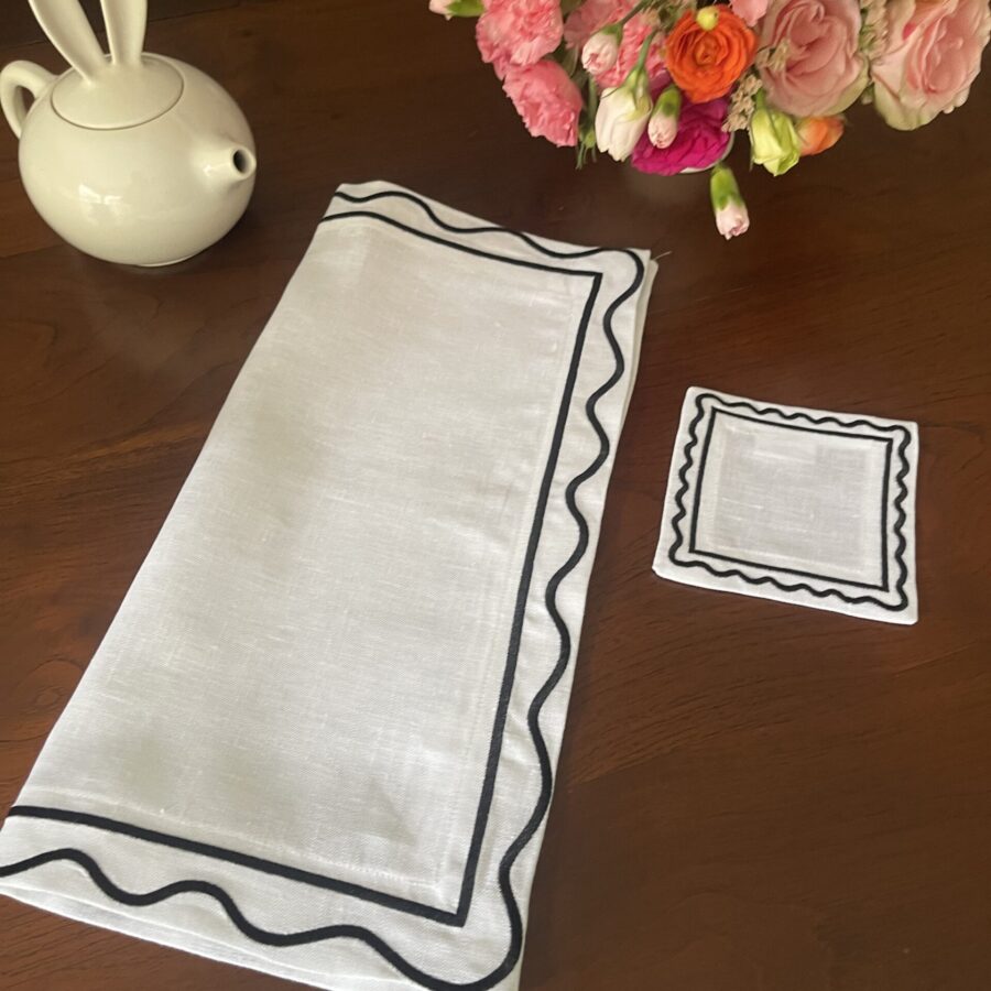 White & Black Natalia Napkin Set