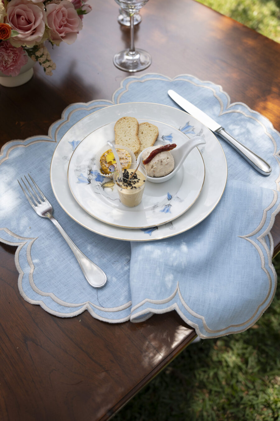 Light Blue & Ecru Antonella Placemat and Napkin Set - Image 2