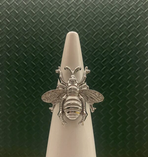 Queen Bee Napkin Rings - Image 2