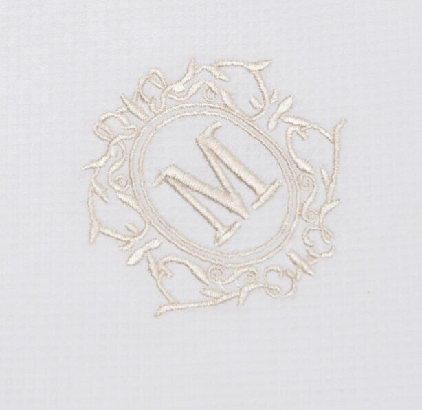 Laurel Round Bib