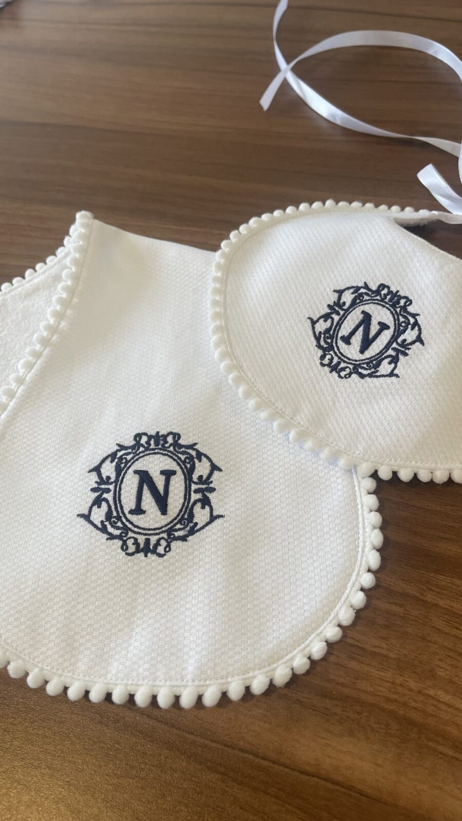 Laurel Round Bib - Image 2